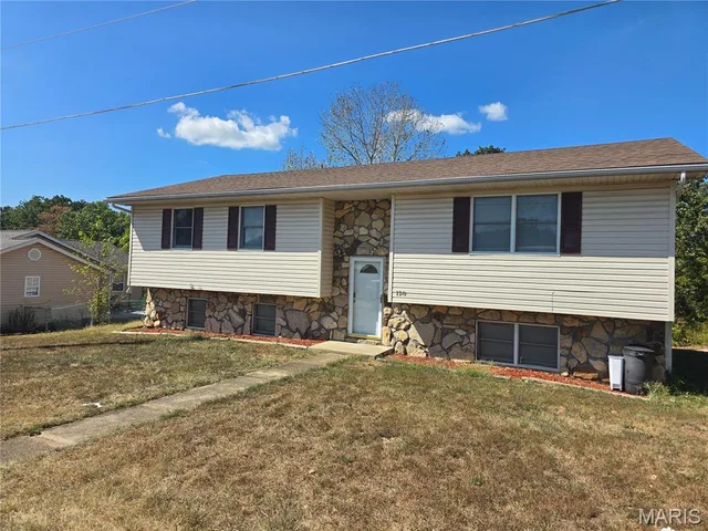 Front exterior — 128 Carter Street St Robert Missouri real estate