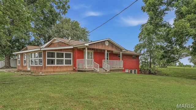 Front exterior — 43789 County Road 111 Bernie Missouri real estate