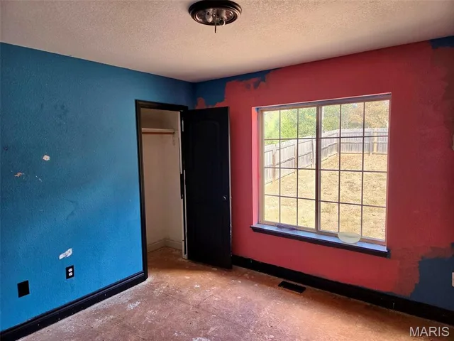 Primary bedroom — 19622 Ladera Road Waynesville Missouri real estate