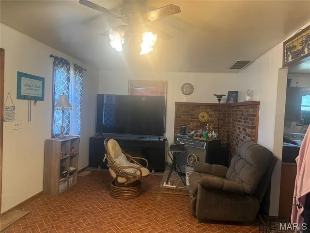 Living room — 363 County Road 675 Qulin Missouri real estate