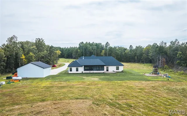 Primary bedroom — 31665 County Road 6630 Beulah Missouri real estate