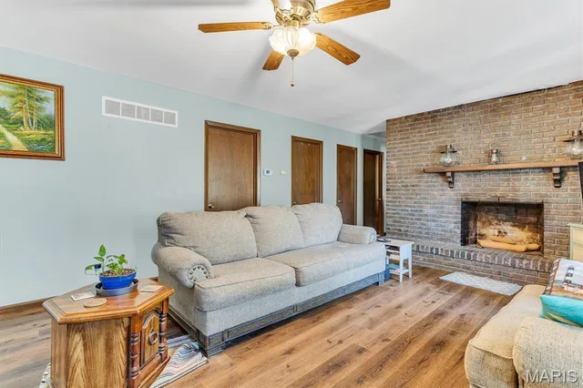 Primary bedroom — 4549 State Road V De Soto Missouri real estate
