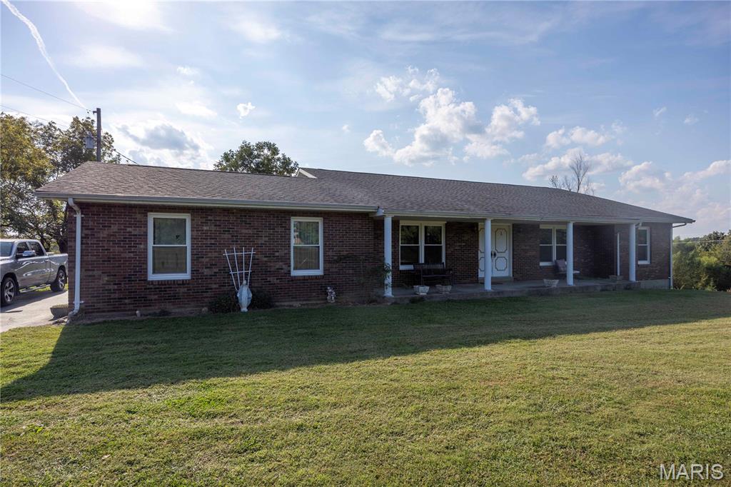 48 Pcr 852 Perryville Missouri 3 bedroom 2 bathroom home for sale listed at $325,000