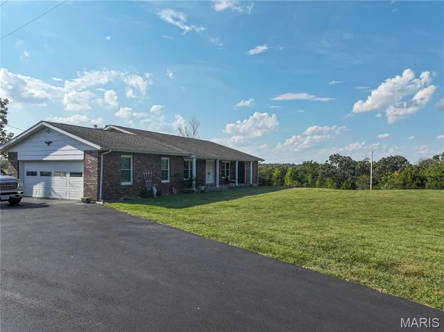 Living room — 48 Pcr 852 Perryville Missouri real estate