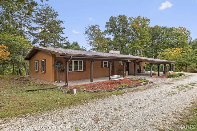 Front exterior — 1521 W Highway 100 Hermann Missouri real estate