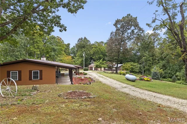 Kitchen — 1521 W Highway 100 Hermann Missouri real estate
