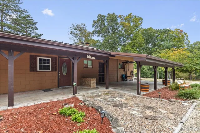 Primary bedroom — 1521 W Highway 100 Hermann Missouri real estate
