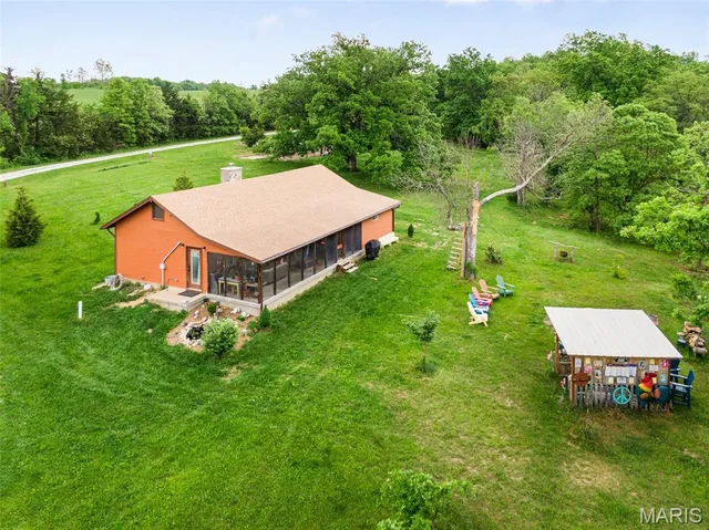 Primary bedroom — 20731 Thousand Hills Trail Kirksville Missouri real estate