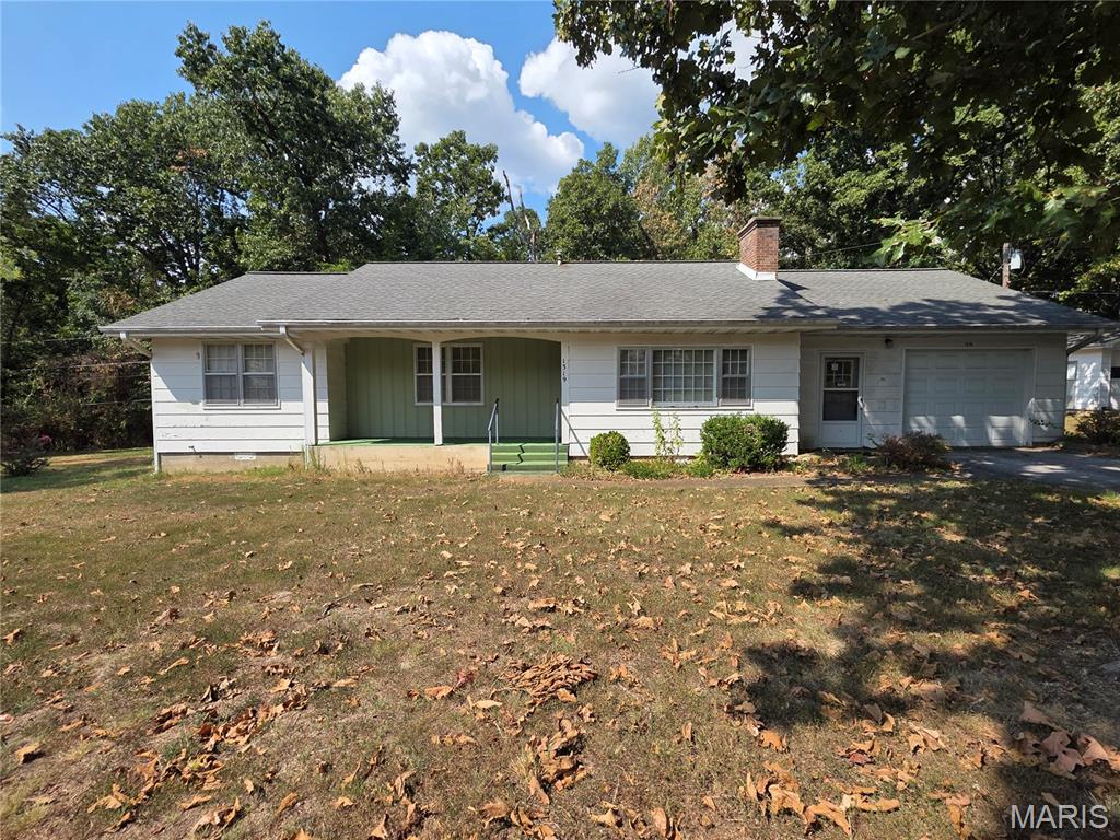 1319 Briarwood Drive Houston Missouri 3 bedroom 2 bathroom home for sale listed at $144,900