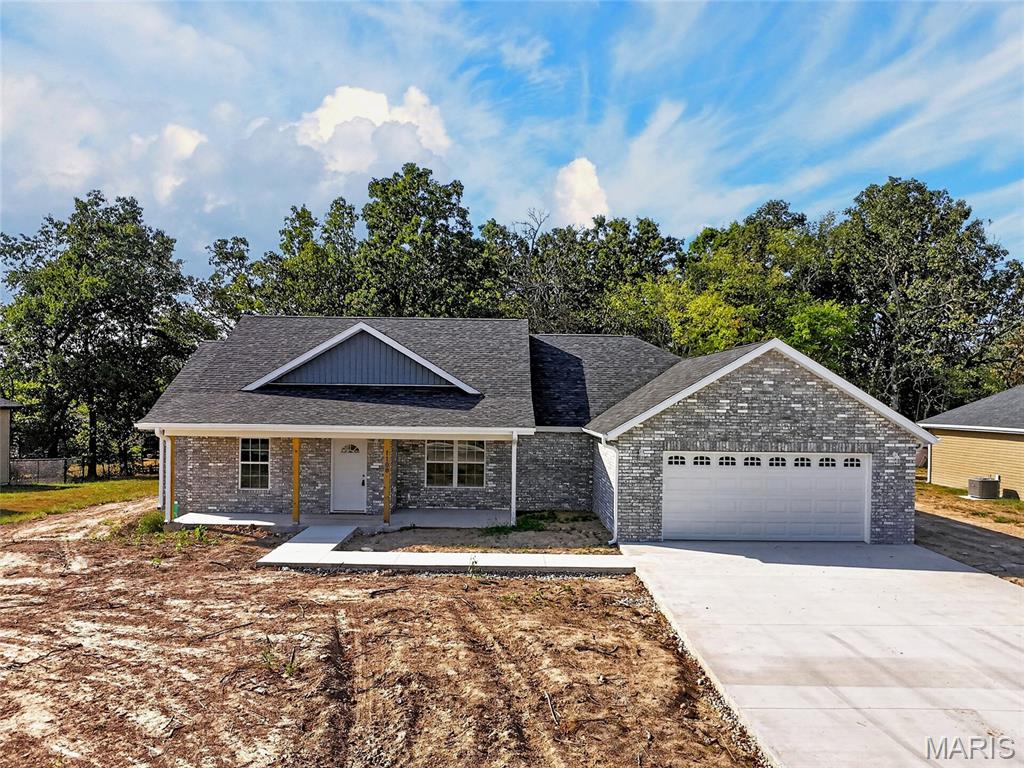 1100 Daytona Drive, Lebanon MO