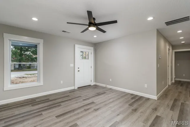 Primary bedroom — 15564 Top Drive St Robert Missouri real estate