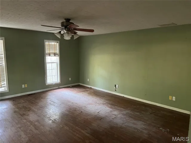 Living room — 32539 Odessa Drive Lebanon Missouri real estate