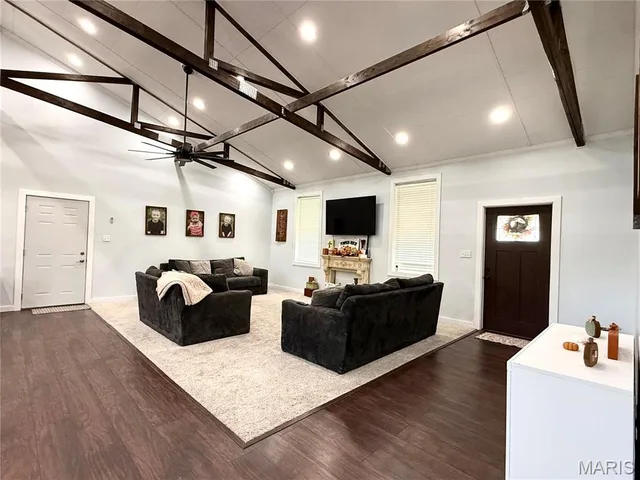 Living room — 2197 County Road 459 Poplar Bluff Missouri real estate