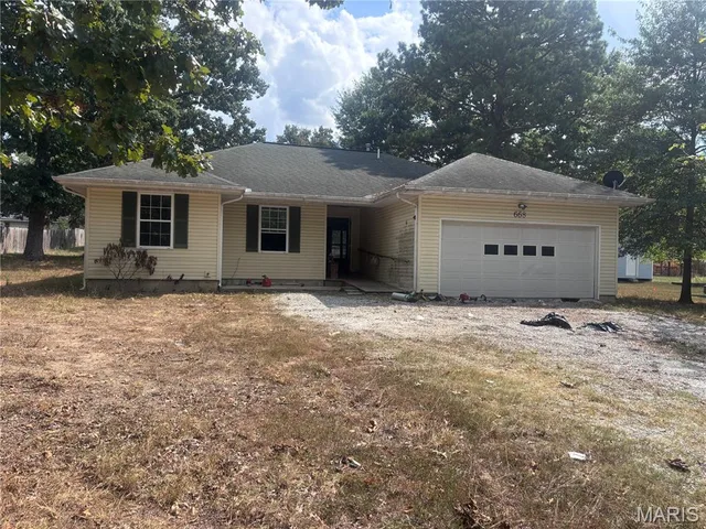 668 Lone Pine Road, Houston MO