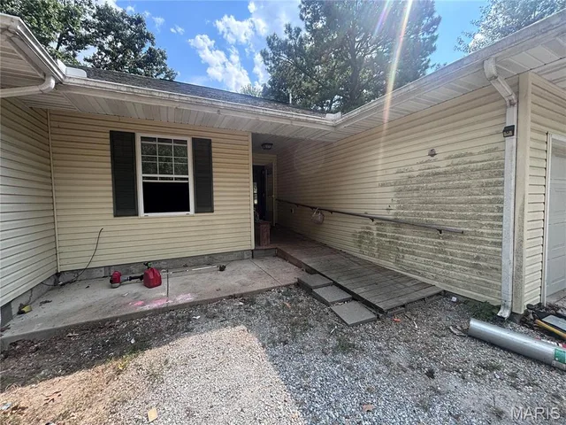 Primary bedroom — 668 Lone Pine Road Houston Missouri real estate