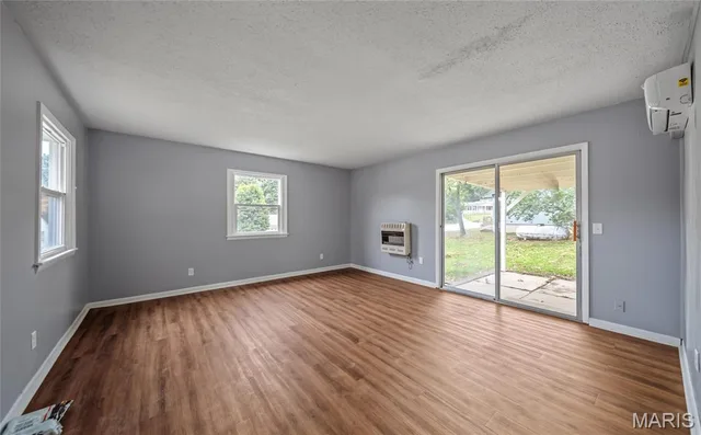 Living room — 401 Fort Wyman Road Rolla Missouri real estate