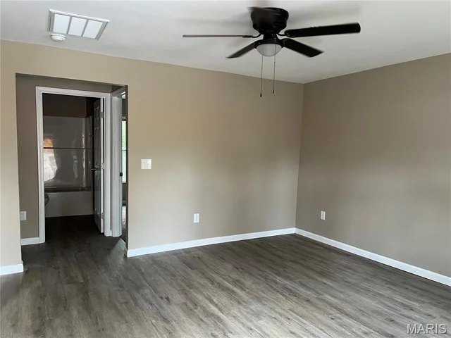 Living room — 343 Hilton Street Lebanon Missouri real estate