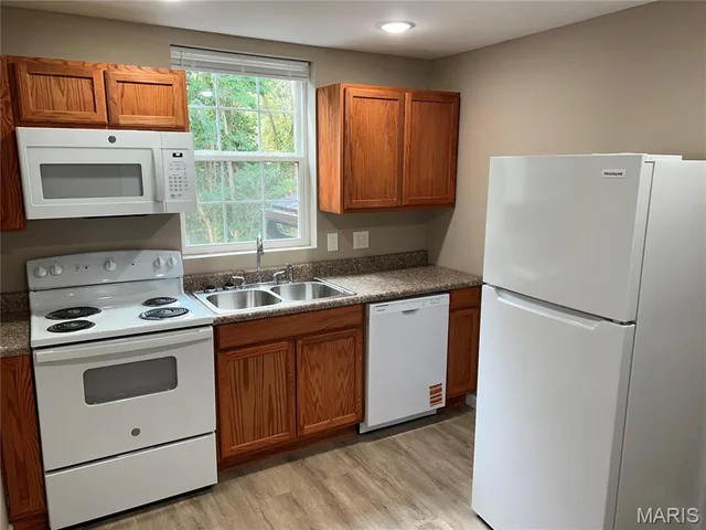 Primary bedroom — 343 Hilton Street Lebanon Missouri real estate
