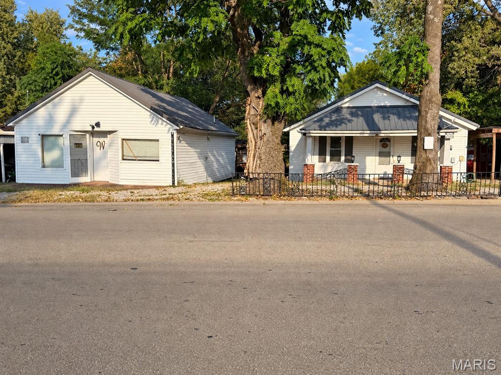 466 Lincoln Street Lebanon Missouri 2 bedroom 2 bathroom home for sale listed at $60,000