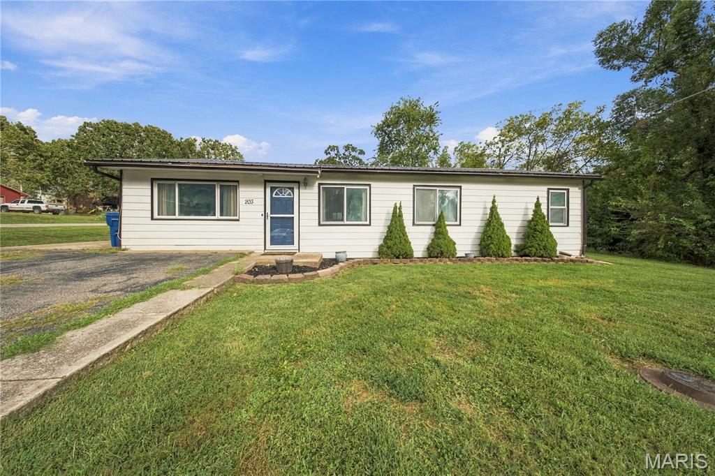 203 N Ellen Street Dixon Missouri 4 bedroom 1 bathroom home for sale listed at $179,900