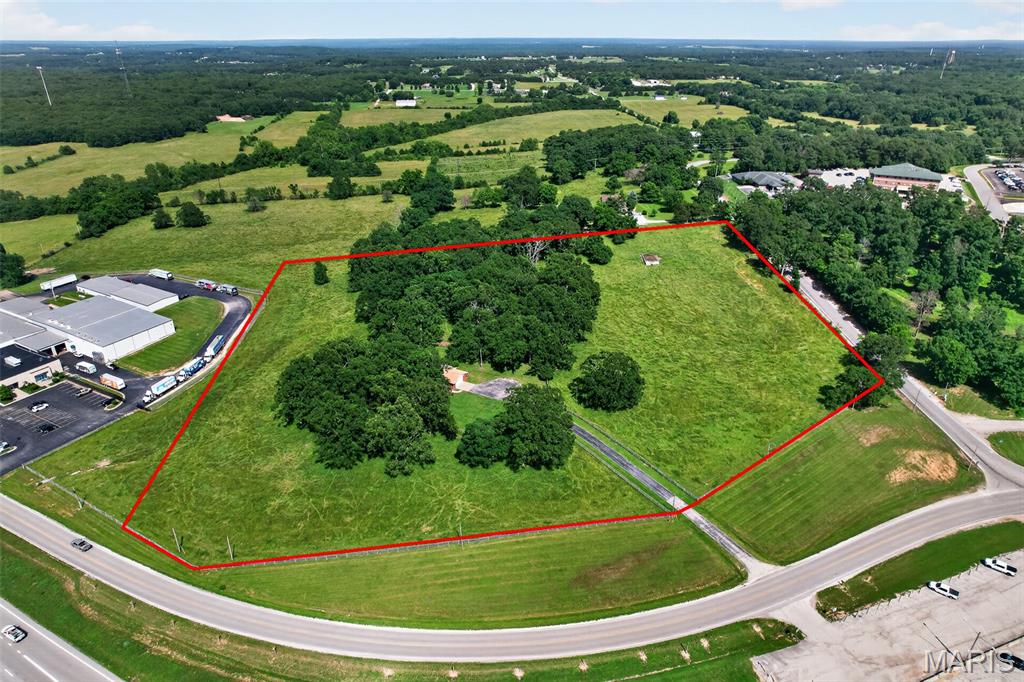 122a MM Highway Lebanon Missouri 3 bedroom 2 bathroom home for sale listed at $900,000