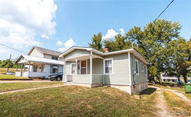 Front exterior — 407 E 12th Street Rolla Missouri real estate