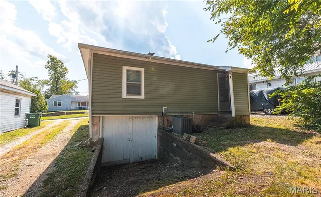 Primary bedroom — 407 E 12th Street Rolla Missouri real estate