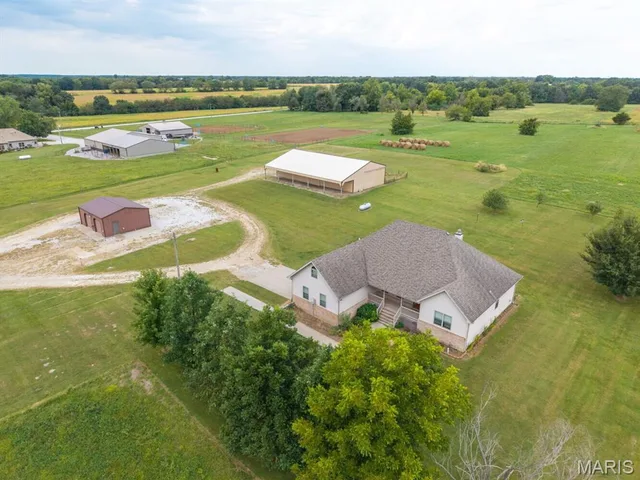 Front exterior — 12201 S Clinkenbeard Road Ashland Missouri real estate