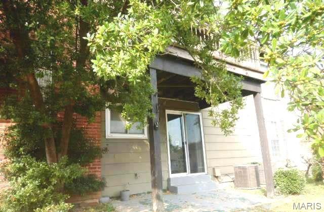 6671 Flowerfield Ln Florissant Missouri 1 bedroom 2 bathroom home for sale listed at $45,500