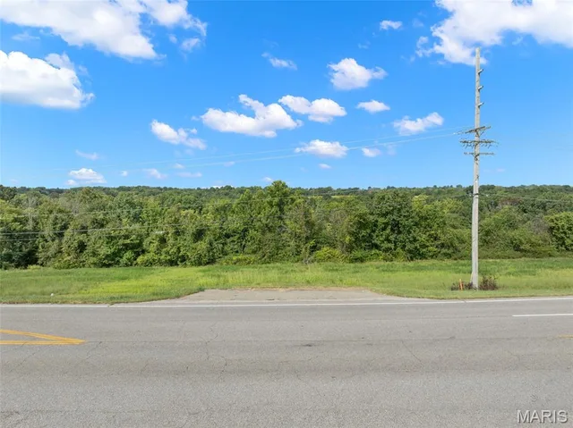 Living room — 15.7 +/- Ac Highway A Washington Missouri real estate