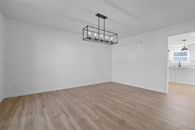 Living room — 2322 Castle Hill Drive Rolla Missouri real estate