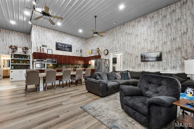 Primary bedroom — 1626 Pcr 730 Perryville Missouri real estate