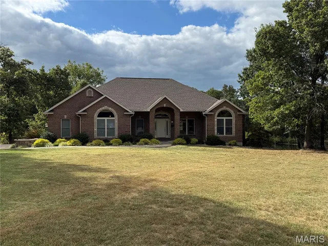 Living room — 415 Big River Circle Bonne Terre Missouri real estate
