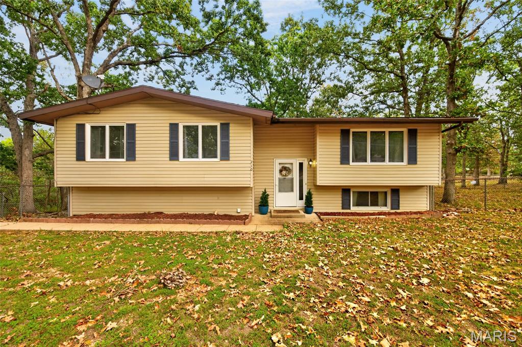 210 Westwind Drive Waynesville Missouri 3 bedroom 3 bathroom home for sale listed at $210,000