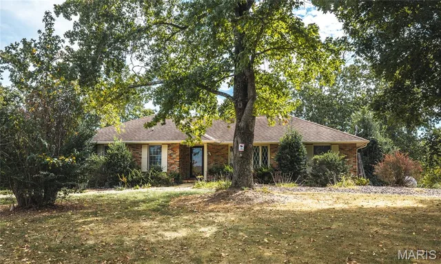 Primary bedroom — 54584 Highway 21 Ellington Missouri real estate
