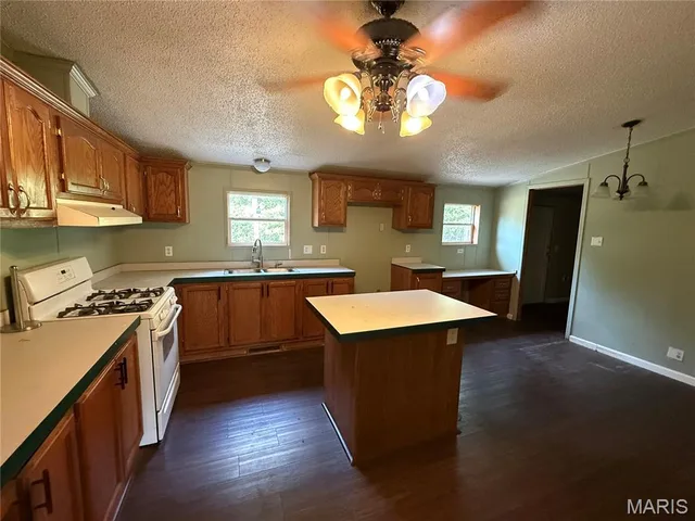 Primary bedroom — 17131 Private Drive 8178 Rolla Missouri real estate