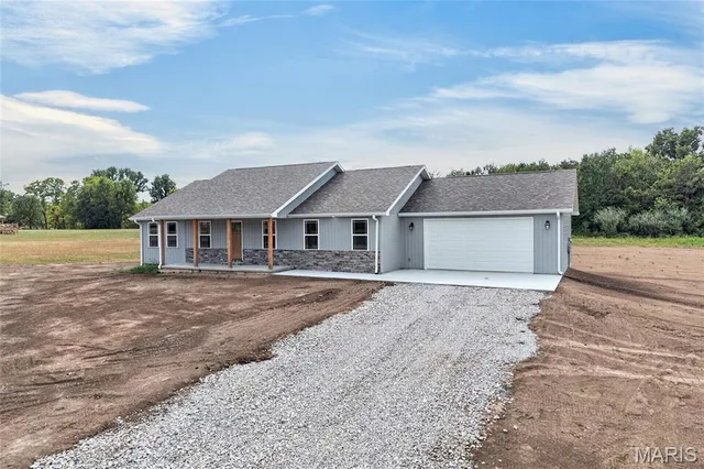 Front exterior — 31125 Old Highway 5 Lebanon Missouri real estate