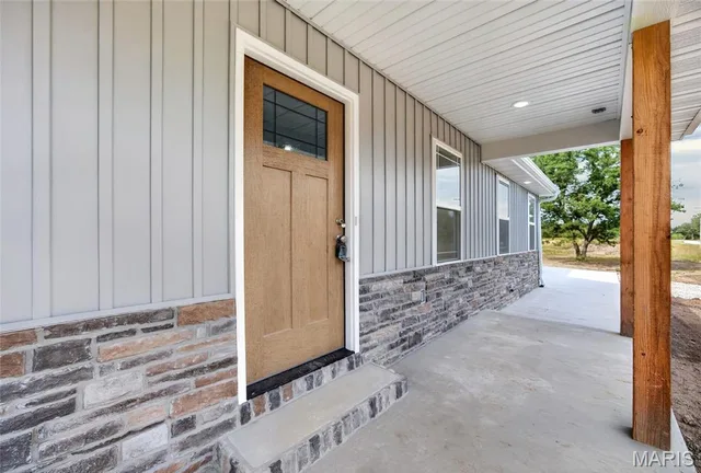 Primary bedroom — 31125 Old Highway 5 Lebanon Missouri real estate