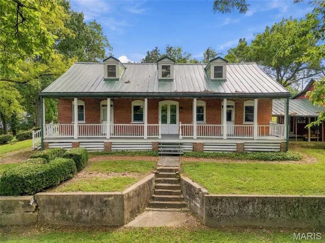Front exterior — 205 E 8th Street Hermann Missouri real estate