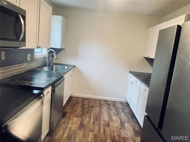 Primary bedroom — 24370 Trolley Lane St Robert Missouri real estate