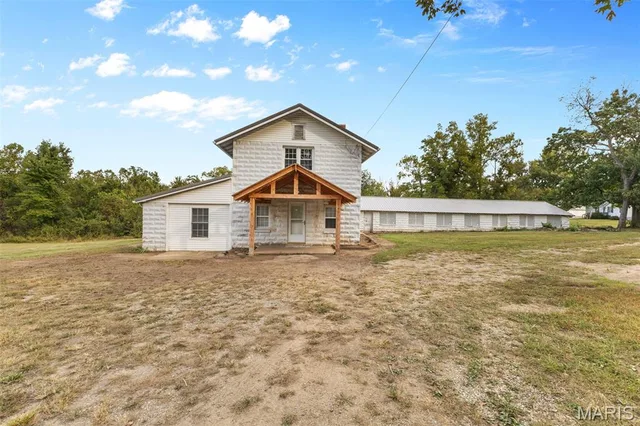 Front exterior — 1504 Center Street Bismarck Missouri real estate