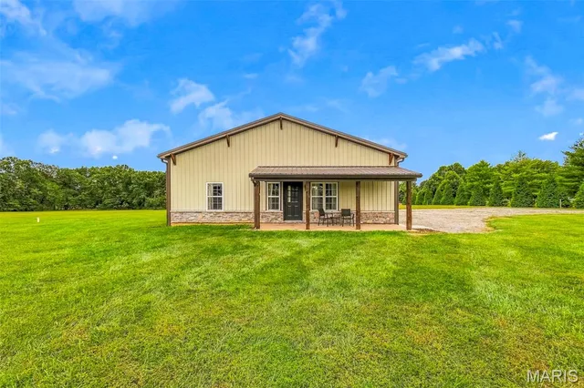 Living room — 22710 State Highway O Marthasville Missouri real estate