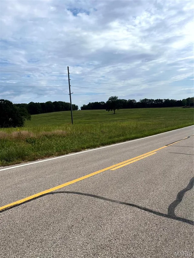 Primary bedroom — 19.87 acres on Highway C Leslie Missouri real estate