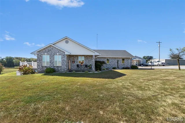 Front exterior — 7633 Highway F Perryville Missouri real estate
