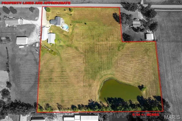 Primary bedroom — 7633 Highway F Perryville Missouri real estate