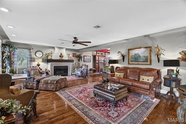Living room — 1004 S Jefferson Street St James Missouri real estate