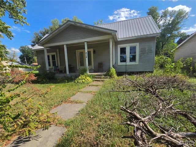 Front exterior — 212 E James Boulevard St James Missouri real estate