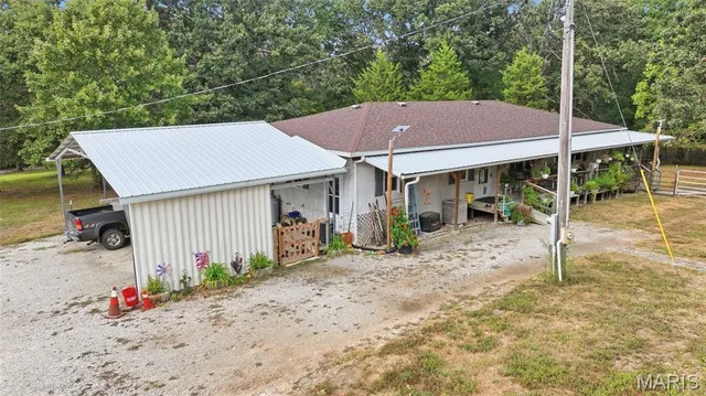 Primary bedroom — 1804 Bluebird Road Cabool Missouri real estate