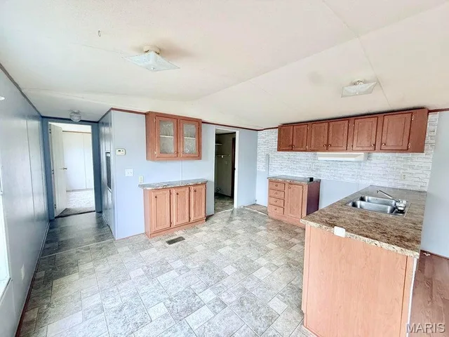 Primary bedroom — 145 Old Yukon Road Raymondville Missouri real estate