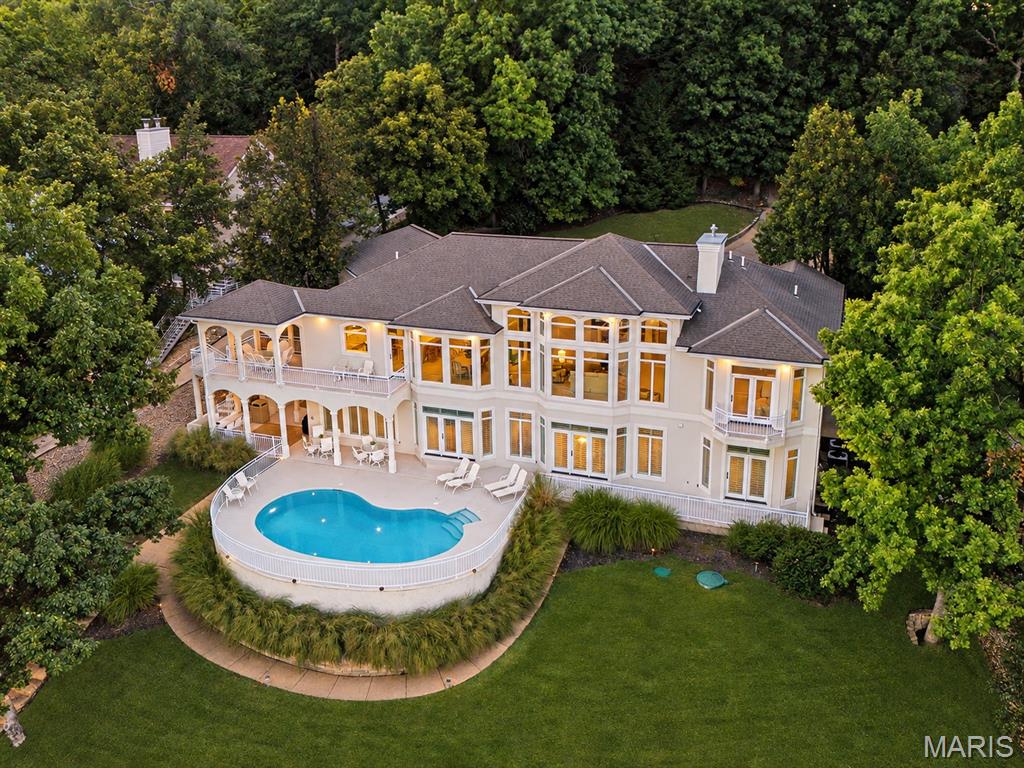 302 Crown Point Drive Four Seasons Missouri 5 bedroom 7 bathroom home for sale listed at $3,650,000